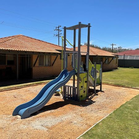 Geraldton'S Ocean West Holiday Units & Short Stay Accommodation Exteriör bild